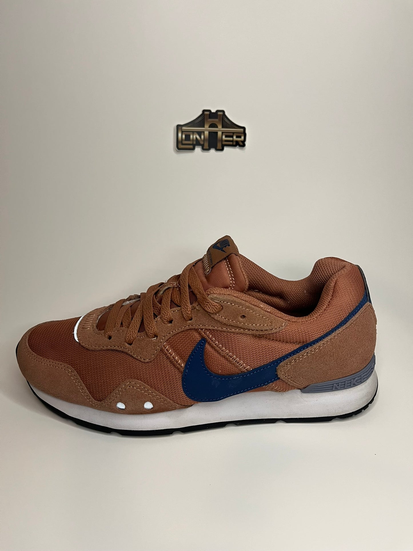Nike Venture Runner- "Mineral Clay/Mystic Navy"